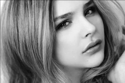 Jeune, mais pleine de talent. Qui est-elle ?