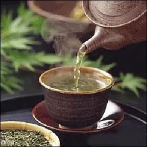 En se rveillant et en y (... ), l'empereur tomba amoureux de l'arme qui s'en serait (... ).