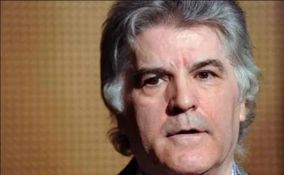 Criminel multircidiviste, il avait dj pass 35 ans de sa vie en prison quand il sort en 2003. En 2 mois, il tue trois personnes (2 fillettes et une femme) ! Il se faisait passer pour fou, d'o son surnom !