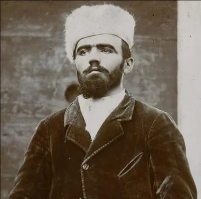 Condamn  mort et excut pour 12 meurtres et viols et souponn de 31 autres. Il se disait fou, ayant reu deux balles dans la tte. Son surnom tait  le tueur de bergers  !