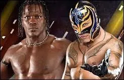 R-Truth VS Rey Mysterio, qui gagne ?