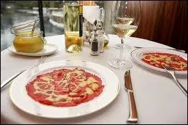 Une variante du carpaccio peut s'adapter au got des dgustateurs anglo-saxons. Il est alors assaisonn de mayonnaise au lait, moutarde et sauce Worcestershire. De quelle origine est le carpaccio ?