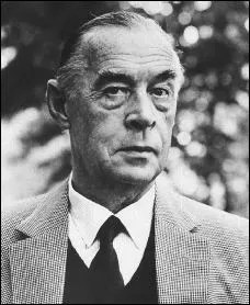 Le film dont vous avez maintenant le titre a t ralis en 1930 par Lewis Milestone d'aprs le roman ponyme crit en 1929 par :