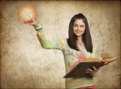 Dans  Les sorciers de Waverly Place , comment s'appelle Alex Russo ?