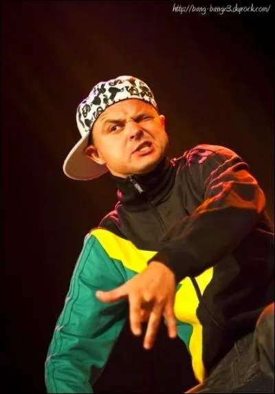 Quel sont les origines d'Hugues ?