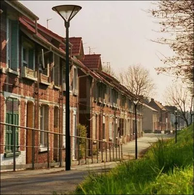 Immortaliss par Emile Zola et plus rcemment par Pierre Bachelet,  Les Corons  taient des habitations ... .