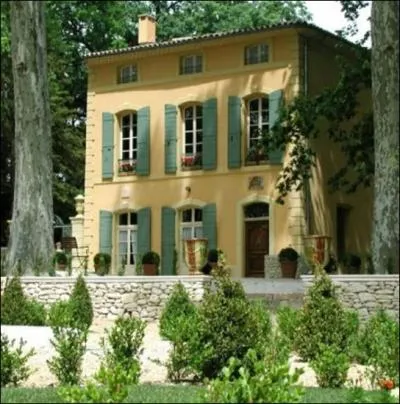 Construites par la bourgeoisie enrichie par le commerce autour de grandes villes du midi, ces domaines champtres sont appeles ... . .