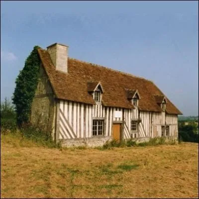 Mlange de pans de bois, de torchis et de schistes, ce sont les principales caractristiques d'une ferme... . .