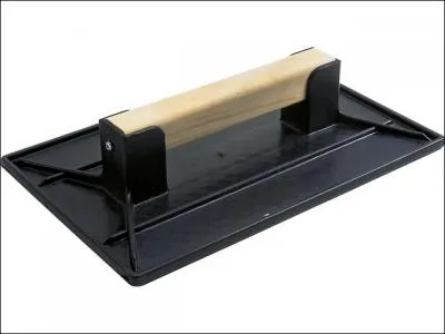 Mme si le maon peut vous en coller une si vous semez la panique sur son chantier, il s'en sert surtout pour poser son mortier et lisser, parfois. Qu'est-ce ?