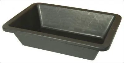 Tous les maons s'en servent pour y mettre le mortier, et pas que les maons normands qui mangent comme des cochons. Comment s'appelle ce rcipient ?