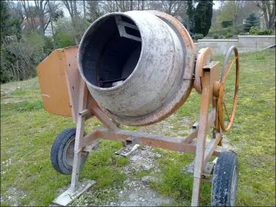 Pour faire le mortier, maintenant, on utilise cette machine. Comment s'appelle-t-elle ?