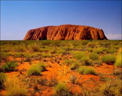 Dans quel pays se trouve Ayers Rock ?
