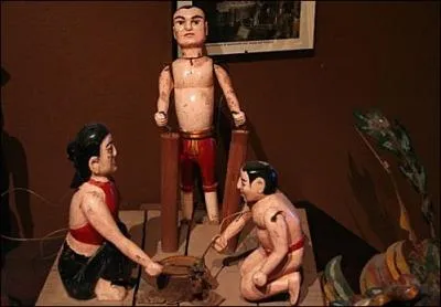 Ici, les reprsentations ont lieu sur l'eau. Marionnettes :