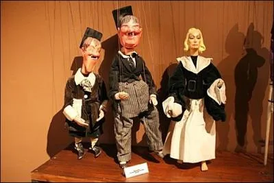 Vous reconnaissez les personnages. C'est moi ... , c'est moi ... ! Qui se trouve avec eux ?