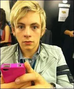 A quel sport Ross Lynch joue-t-elle ?