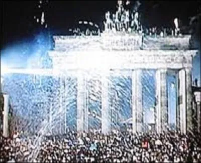 Le 9 novembre 1989, que fte-t-on sur cette place ?