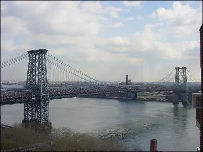Quel est ce pont qui traverse l'East River ?