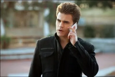  qui tlphone Stefan ? ( 4X18 )