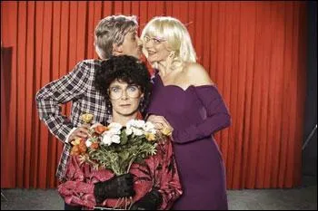 Qui est ce personnage à gauche qui a pour particularité ''Un cerveau de poule'' ?