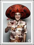 Qui est ce personnage qui collectionne des timbres et qui recherche éventuellement une blonde à forte poitrine ?