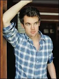 QUESTION BONUS : Est-il Beau gosse ou non ? (rponds OUI ET OUAIS)