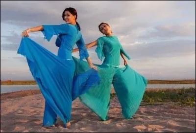 Pour la troupe du  Splendid , y a du soleil et ... .