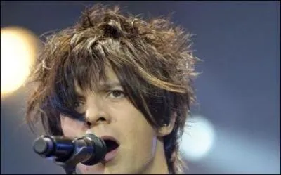 La chanson Black Ouverture commence par :