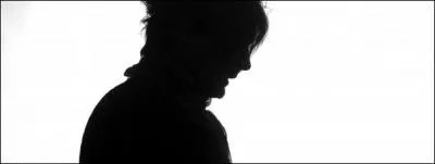  J'aime pourtant tout leur beau monde Mais le monde ne m'aime pas, c'est comme a Et souvent j'ai de la peine quand j'entends tout ce qu'ils dise derrire moi  . Dans quelle chanson se trouvent ces paroles ?