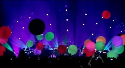 Dans la tourne Black City Tour 1, que se passe-t-il lors de la chanson Europane ou Le Dernier Bal ?