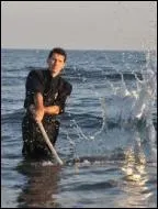 Faire un effort vain, c'est :  Donner un coup---- dans l'eau 