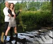 Vivre pleinement ses sentiments sans se proccuper des ncessits matrielles, c'est :  Vivre d'amour et d'eau ---- 