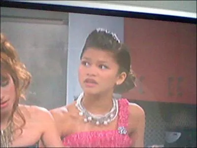 Dans  Shake It Up , que font-elles ?