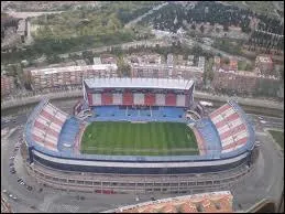 Quel joueur joue dans le stade Vicente Calderon ?