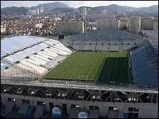 Quel joueur joue dans le stade Vlodrome ?
