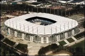 Quel joueur joue dans le Volksparkstadion ?