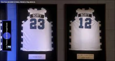 A qui sont ces maillots ?