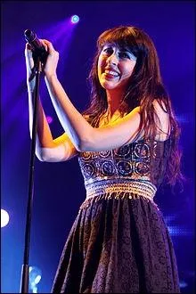 Chante-t-elle des reprises ?