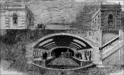 Quelle ville a construit le premier mtro ?