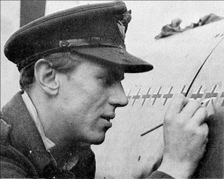 Anticonformiste, pilote de chasse aux 31 victoires, tué en 1948 dans un accident d'avion, il était surnommé le « faucon maltais » ou « screwball » (la Toupie). Il a combattu sur Malte.