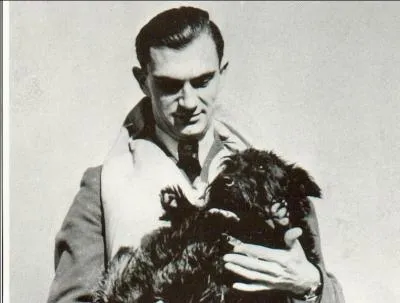 Les dernires paroles de ce pilote de chasse furent  I am alone  (Je suis seul ! ). On ne l'a jamais revu !