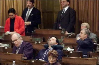Chargée de voter et de prendre les décisions pour nous, pour certains elle représente un havre de paix et surtout de repos !