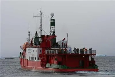 Navire polaire franais, il assure la logistique en Terre Adlie !