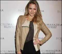 Que va demander Clay  Quinn ?