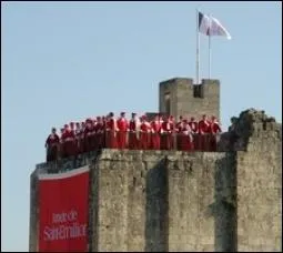 La JUrade est une confrrie viticole qui organise le  Ban des vendanges  chaque anne en septembre. Dans quelle commune ?