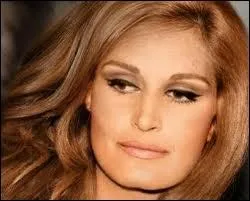 Malgr ses origines italiennes, Dalida peut tre classe dans les chanteuses arabes car elle a chant dans cette langue. Quelle est sa ville natale ?