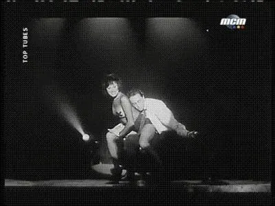 Oh, tiens le bien / Baisers sal�s salis / Tomb�s le long du lit de l'in�dit !