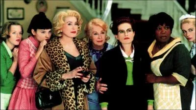 Huit femmes, laquelle manque-t-il sur cette photo ?