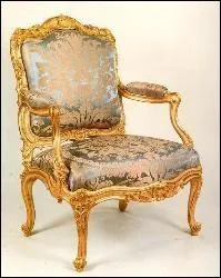 Meubles destins  tre disposs le long d'un mur par opposition au cabriolet qui avec son dossier concave est utilis au centre de la pice.