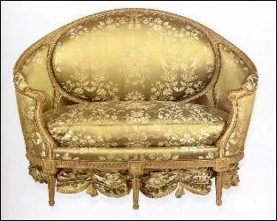 Son nom, emprunt  un empire d'Orient au XVIIIe sicle, dsignait d'une faon gnrale le canap-corbeille.