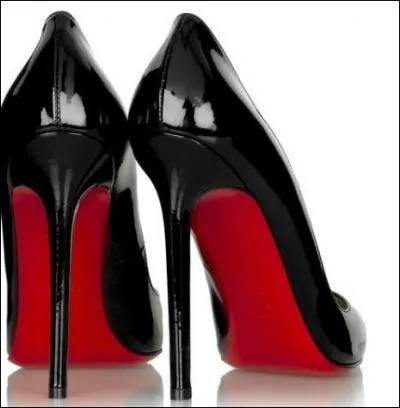 Ce derrire rouge de chaussures vous prsente :